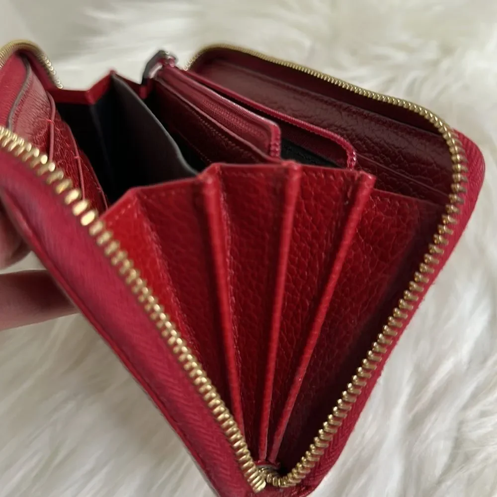 💯Authentic Gucci GG Long Zipped Around Wallet 🍀